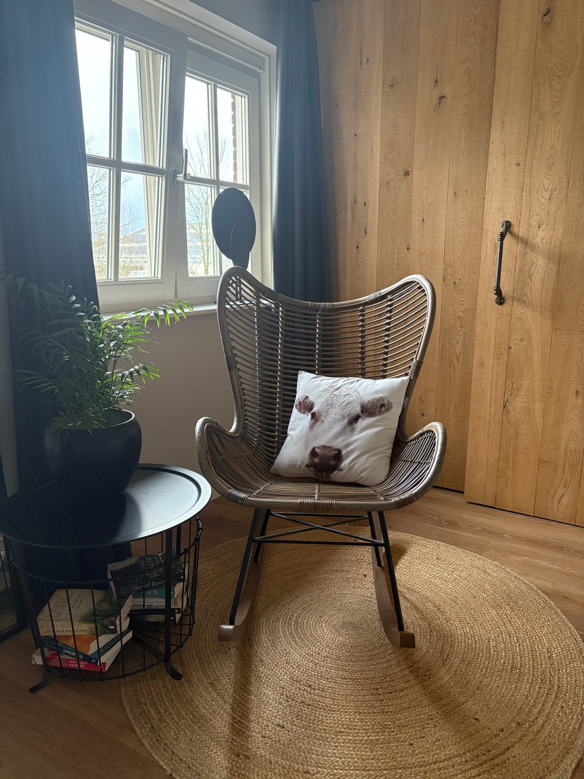 Stijlvolle rotan schommelstoel - Perfect voor ontspanning, Huis en Inrichting, Stoelen, Ophalen, Gebruikt, Overige kleuren, Riet of Rotan