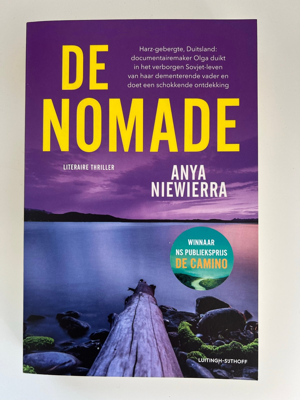 De Nomade - Anya Niewierra (Literaire Thriller), Boeken, Ophalen of Verzenden, Zo goed als nieuw, Nederland