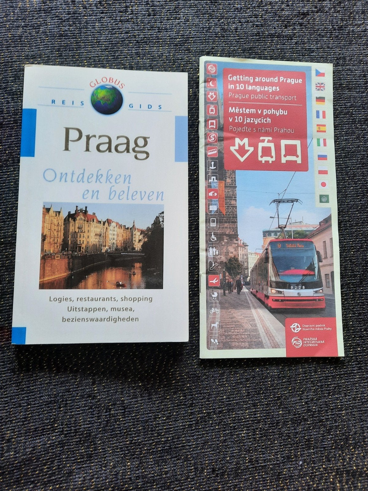 Globus Reisgids Praag + Openbaar Vervoer Gids 2015/2016, Boeken, Reisgidsen, Ophalen of Verzenden