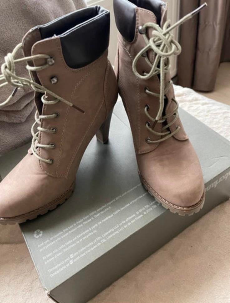 Enkellaarzen met veters bruin maat 40, Kleding | Dames, Schoenen, Ophalen of Verzenden, Zo goed als nieuw, Bruin
