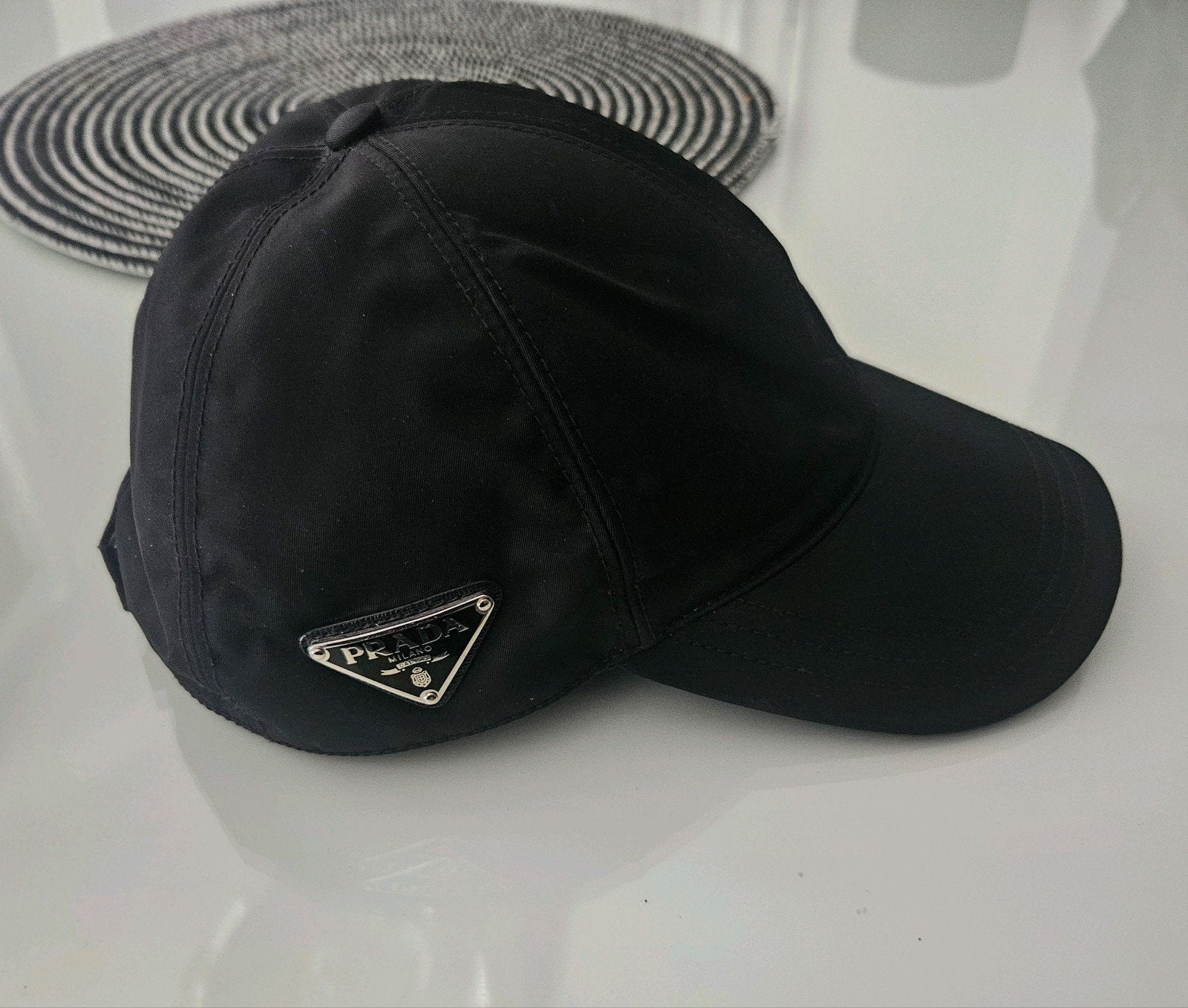 Prada Re-Nylon cap, Ophalen of Verzenden, Zo goed als nieuw