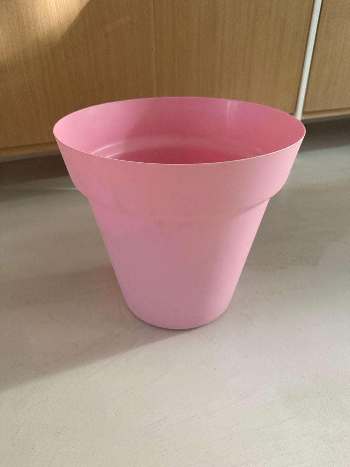 Roze bloempot/prullenbak, Kunststof, Gebruikt, Rond, Binnen