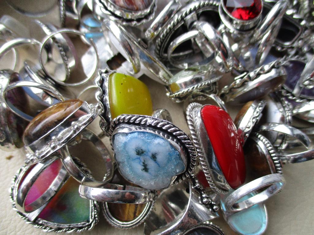 grote partij natuursteen ringen, Nieuw, Ophalen of Verzenden, 17 tot 18, Met edelsteen