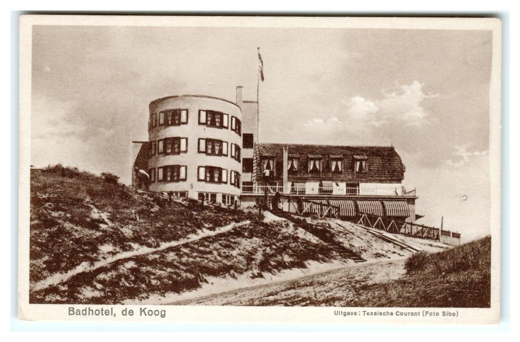 Texel, de Koog - Badhotel, Verzamelen, Ansichtkaarten | Nederland, Ongelopen, Waddeneilanden, 1940 tot 1960, Verzenden