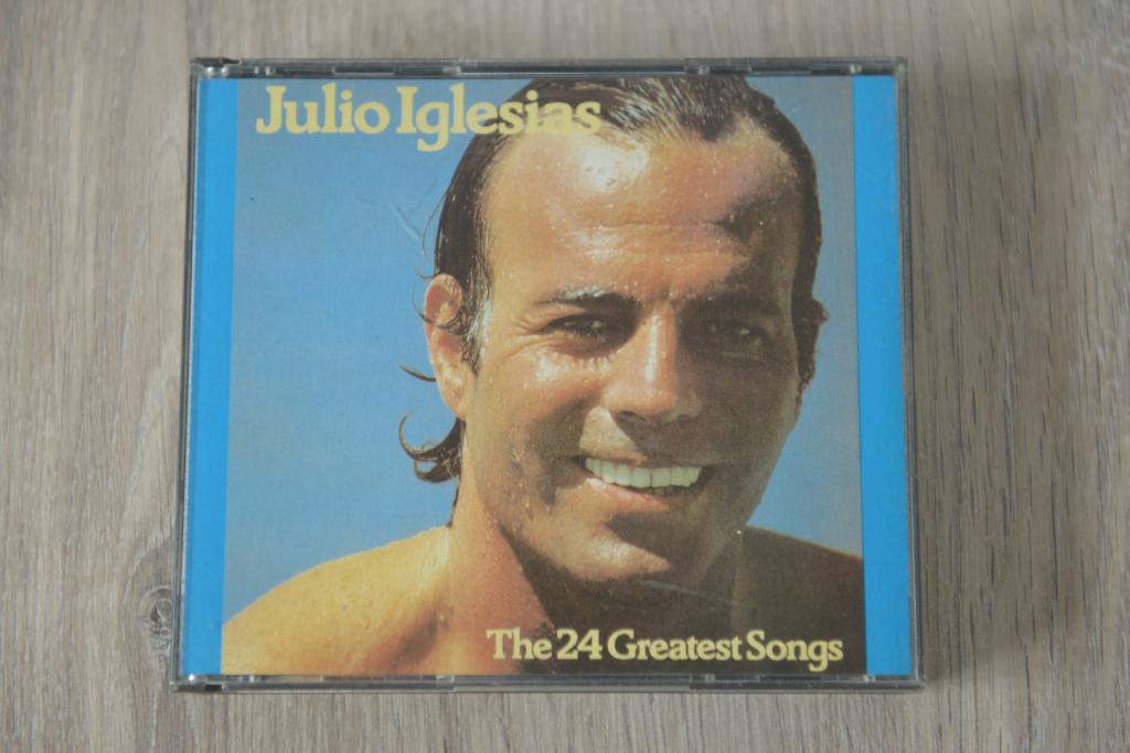 JULIO IGLESIAS -- THE 24 GREATEST SONGS, Cd's en Dvd's, Verzenden, 1970 - 1979, Zo goed als nieuw, Boxset