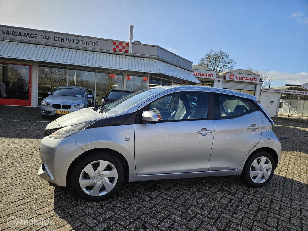 Toyota Aygo 1.0 VVT-i x-play, Auto's, Gebruikt, Euro 6, 4 stoelen, Origineel Nederlands