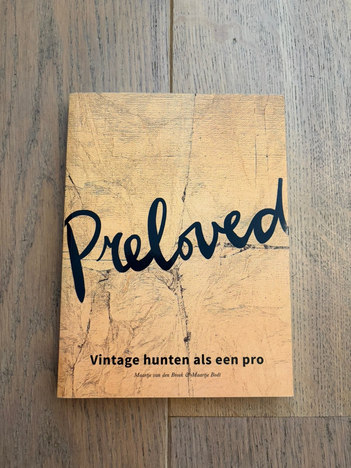 Boek ‘Preloved’ van Maartje van den Broek, Boeken, Mode, Ophalen of Verzenden, Zo goed als nieuw, Mode algemeen