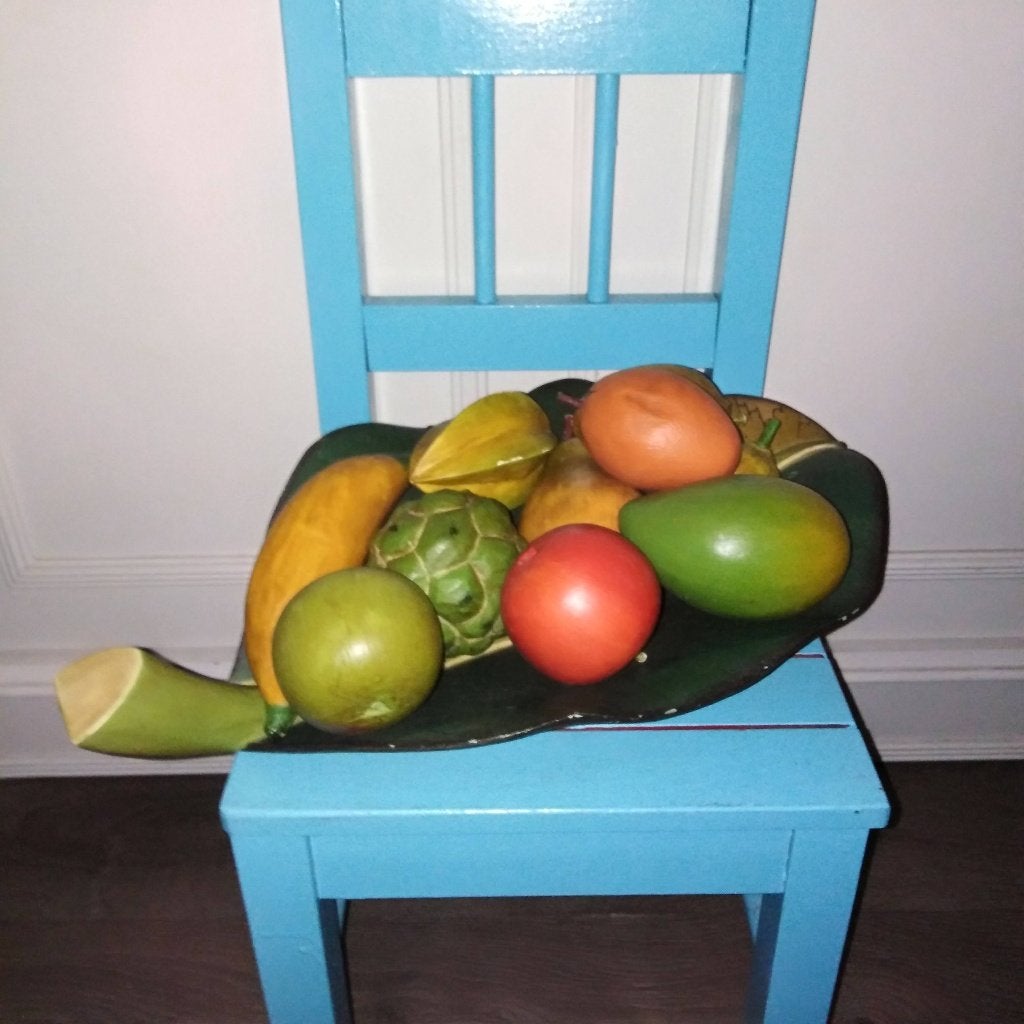 Houten fruitsoorten op een bananenblad, Ophalen, Hout, Gebruikt, Meerkleurig