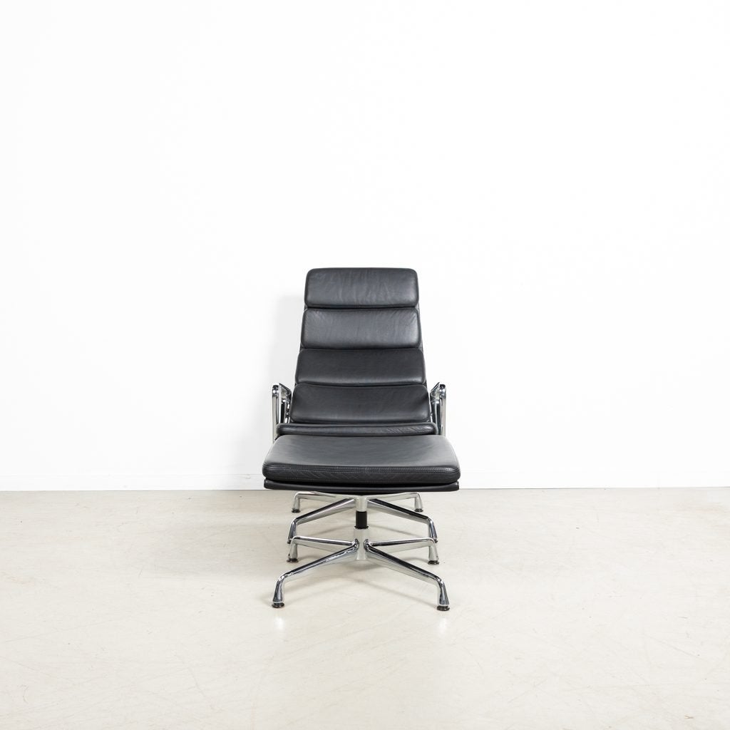 Vitra Eames EA 222 Fauteuil Zwart Leer + EA223 Hocker, Niet ingevuld, Zo goed als nieuw, Niet ingevuld, Niet ingevuld