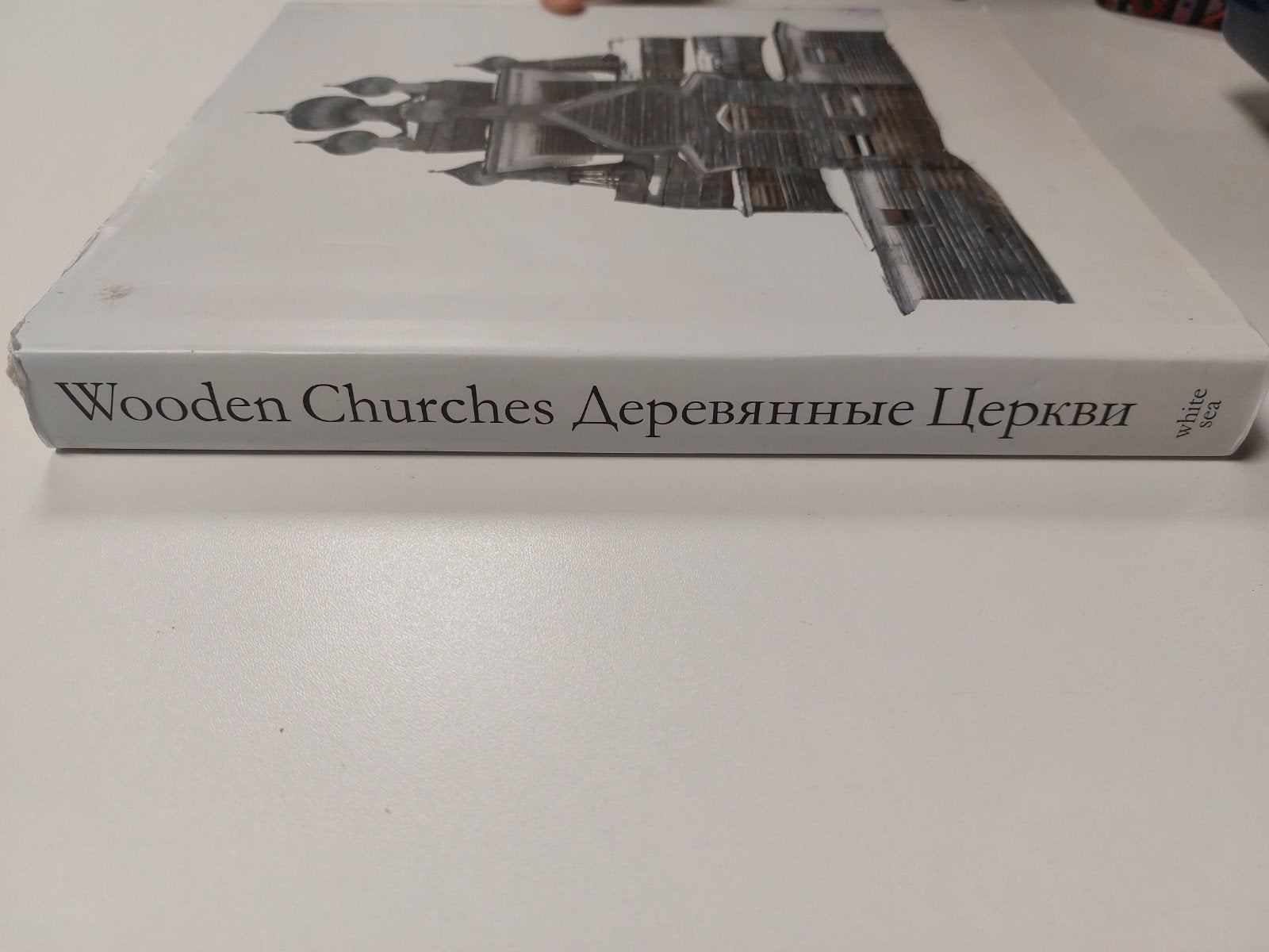 Boek: Wooden Churches - Houten Kerken, Gelezen, Matilda Moreton, Richard Davies, Ophalen of Verzenden, Christendom | Katholiek