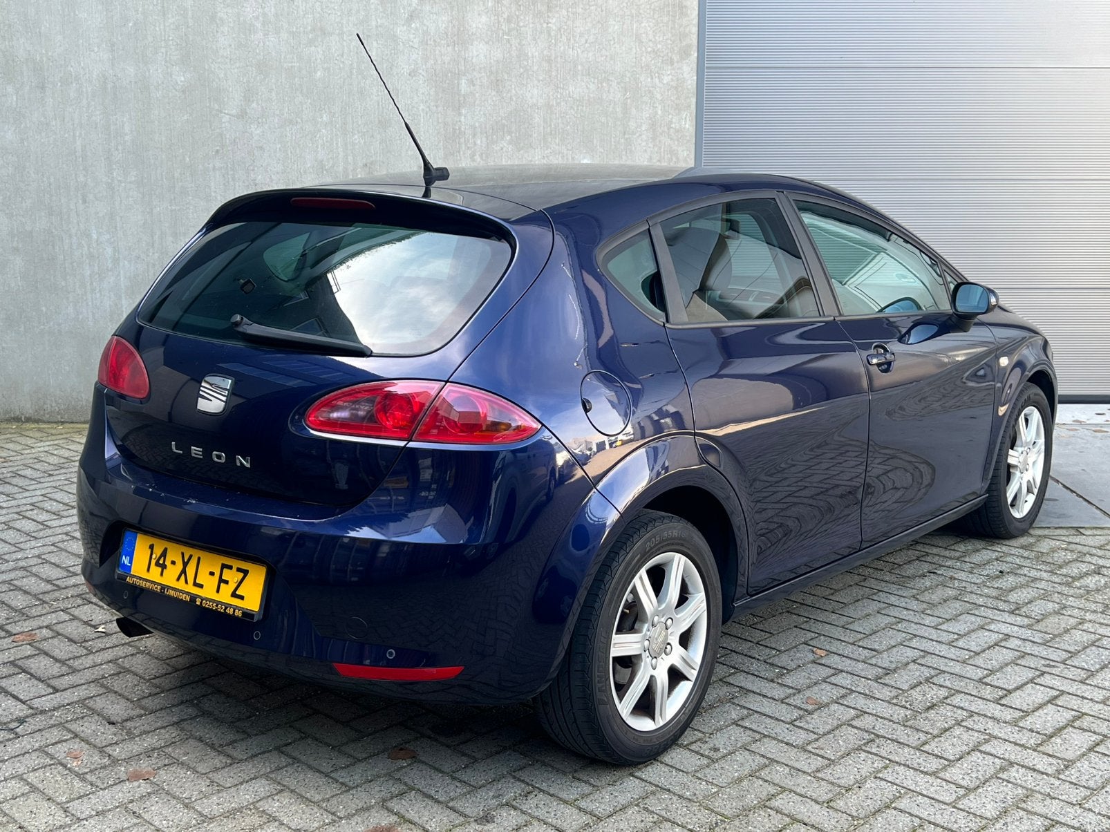 Goedrijdende Seat Leon 1.6 102PK Hatchback/NieuweAPK/Airco!, Stof, 4 cilinders, Grijs, Onderhoudsboekje
