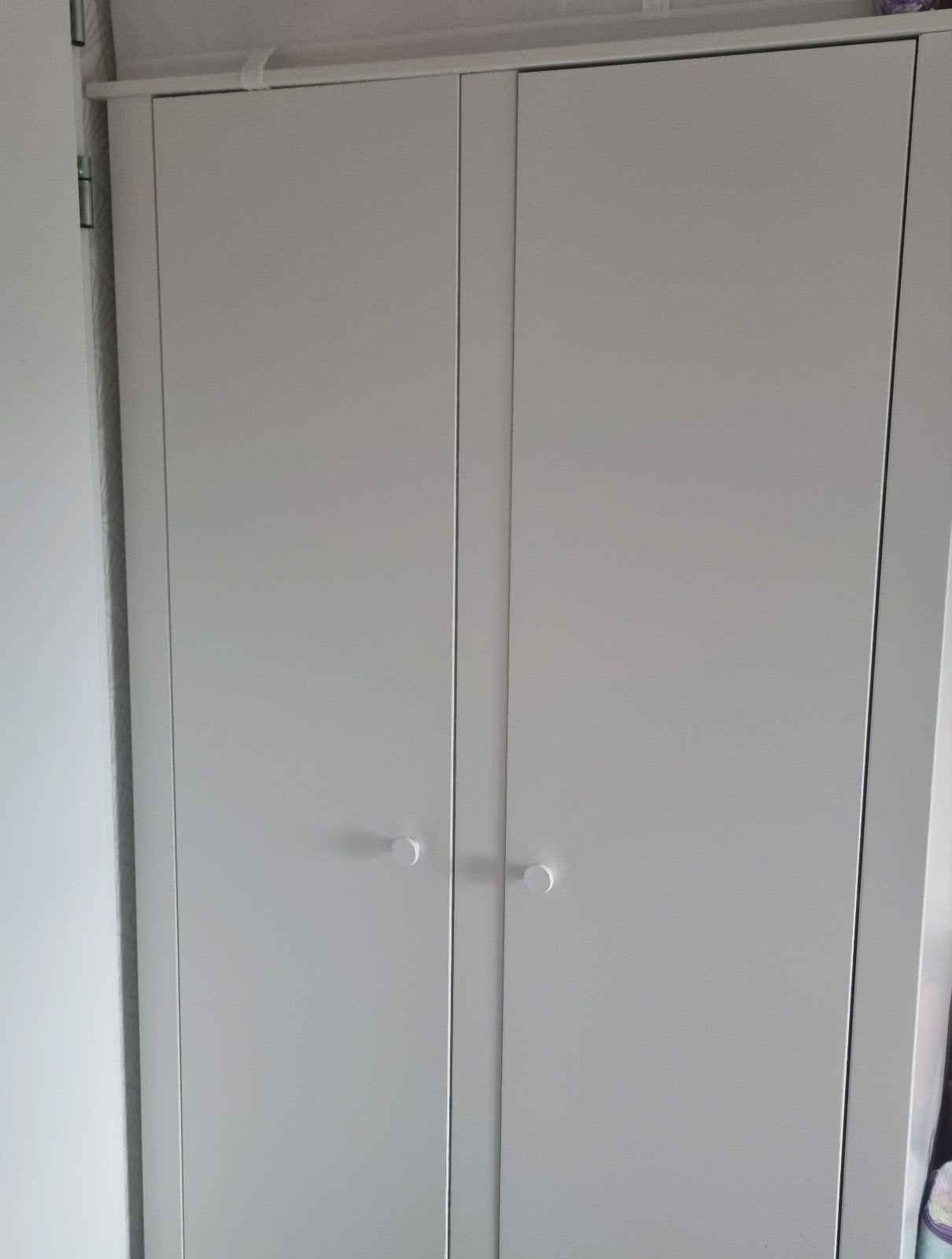 Witte kledingkast babykamer met twee deuren (commode aanw), Ophalen, Met deur(en), Gebruikt, 50 tot 100 cm