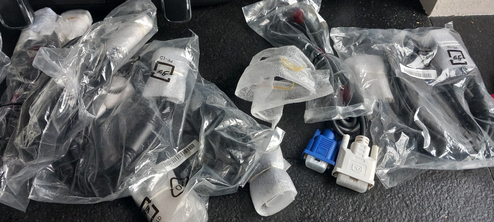 DVI-naar-VGA-kabels en muizen (nieuw), Ophalen of Verzenden, Nieuw