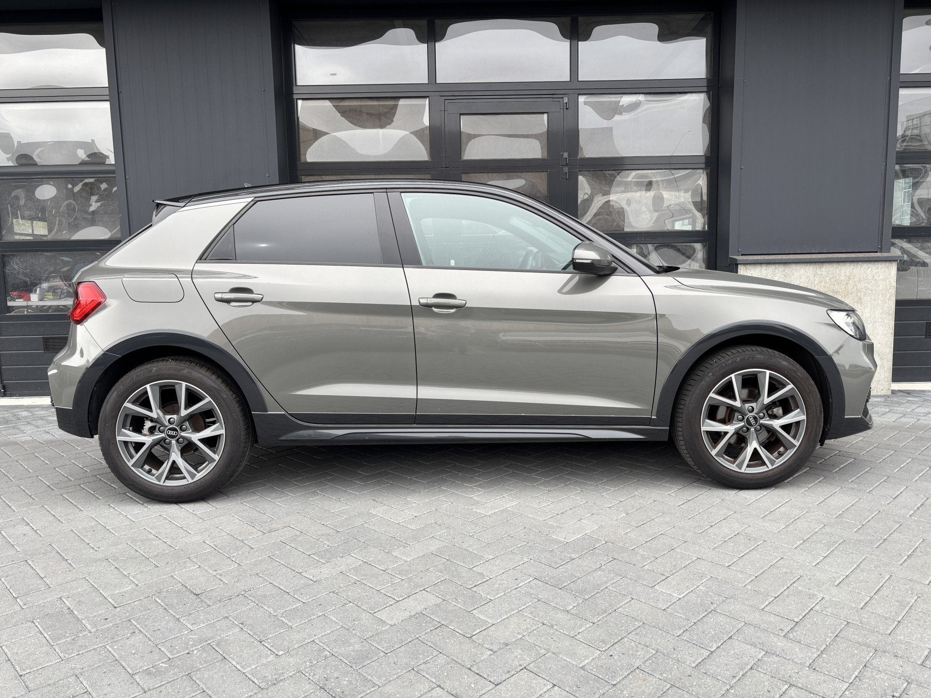Audi A1 allstreet 30 TFSI S-Line Black Ed. Chronos Grey, Leder en Stof, Origineel Nederlands, Bedrijf, 3 cilinders