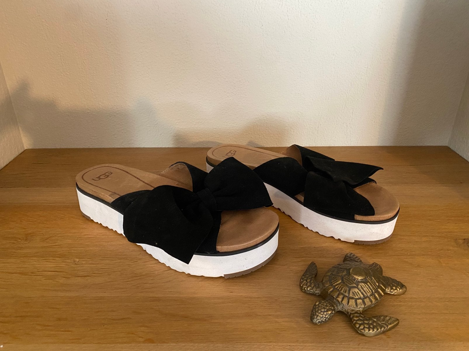 Uggs slippers maat 40 zwart nieuw, Kleding | Dames, Slippers, Zwart, Nieuw, Ophalen of Verzenden