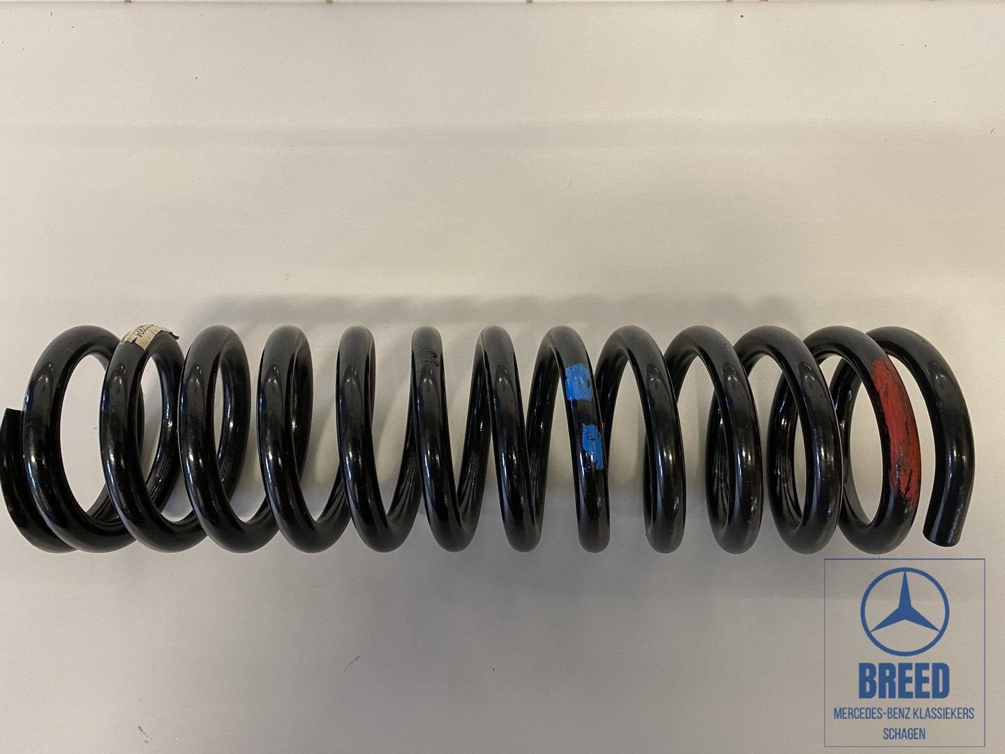 NOS spiraalveer voorzijde voor Mercedes-Benz R107 W114 W115, -, Nieuw, Ophalen of Verzenden, -