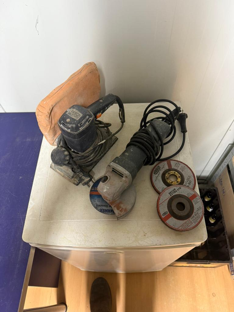 Elu Haakse Slijper en Vlak Schuurmachine, Doe-het-zelf en Verbouw, Ophalen of Verzenden, Zo goed als nieuw, Minder dan 700 watt