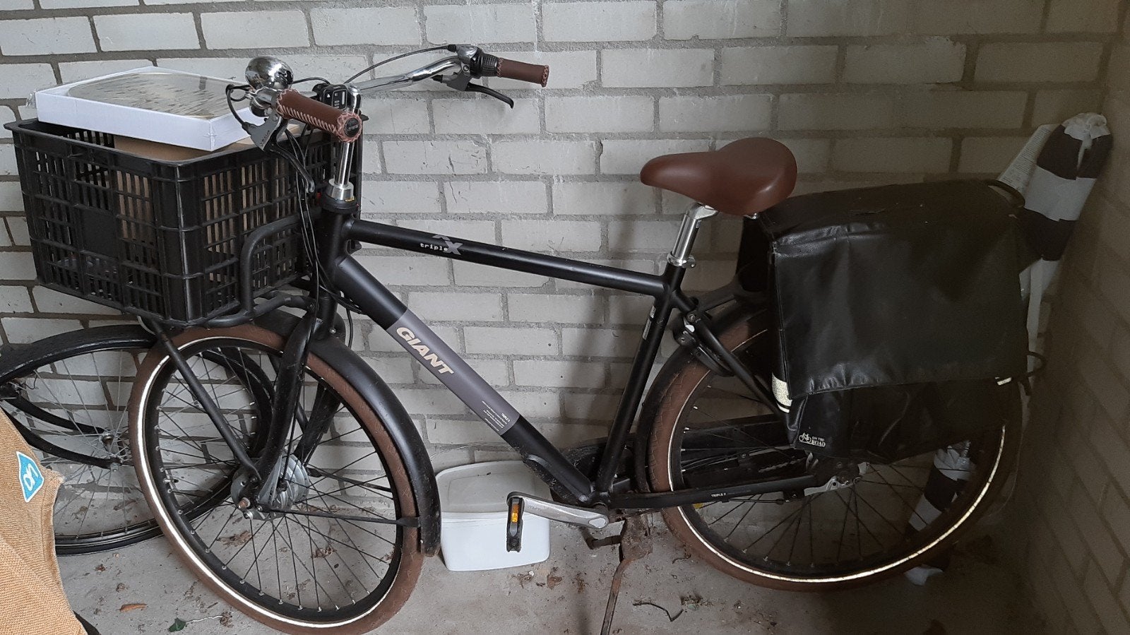 Giant Triple X E-bike met voordrager en fietstassen, Ophalen, Gebruikt, 30 tot 50 km per accu, Giant