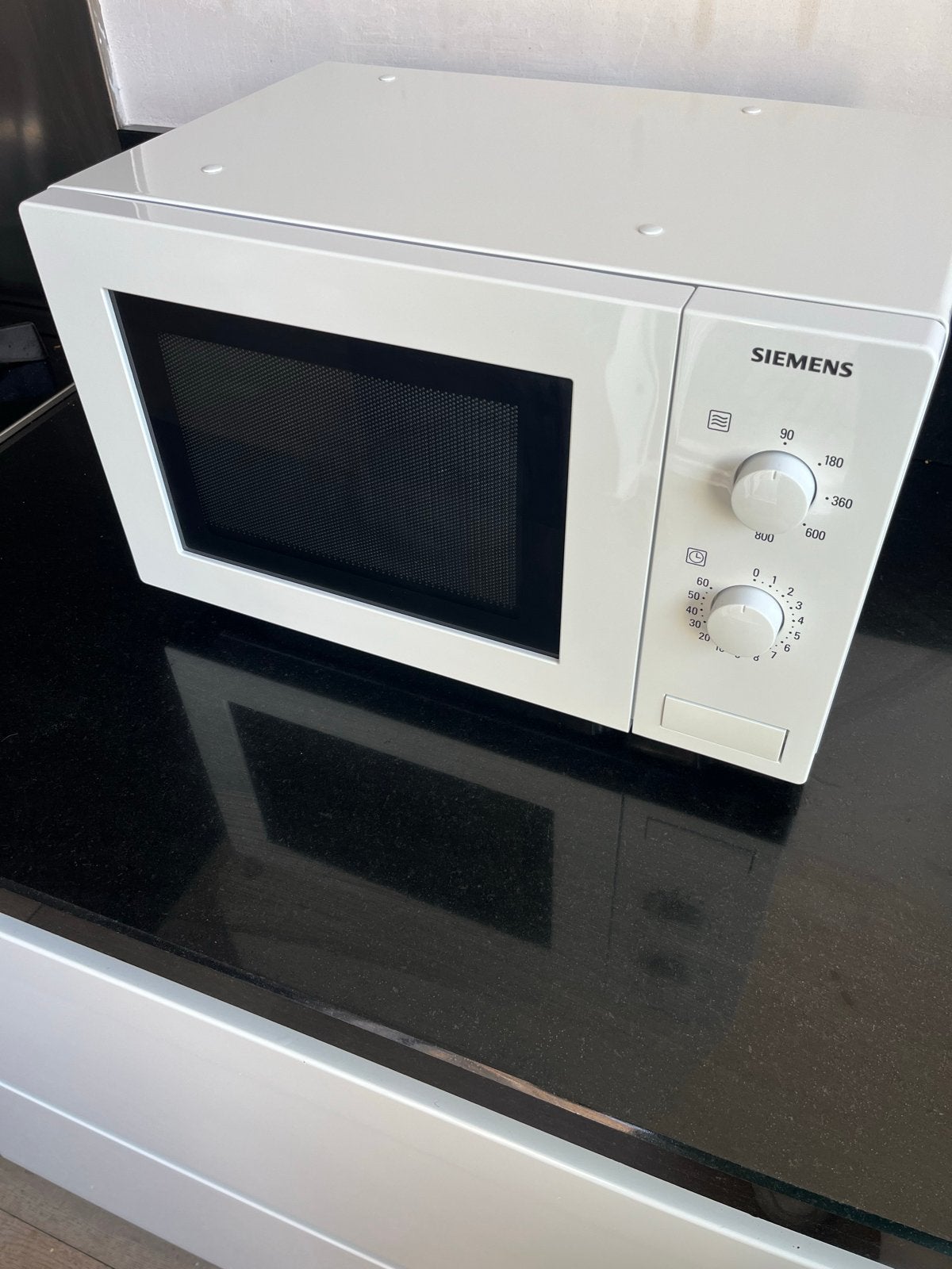 Siemens HF12M240 Vrijstaande Magnetron Wit - Zo goed als nie, Witgoed en Apparatuur, Magnetrons, Ophalen, Zo goed als nieuw, Vrijstaand