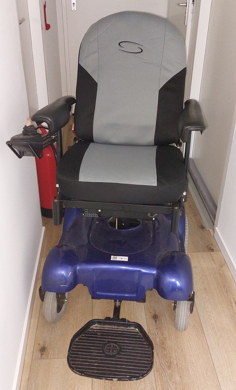 elektrische rolstoel  met 2 nieuwe accu !, Diversen, Rolstoelen, Ophalen