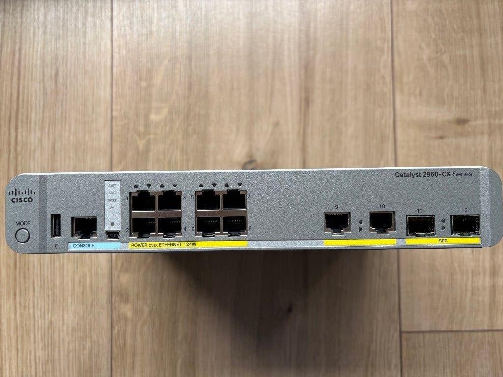 Cisco compact WS-C2960CX-8PC-L CX switch POE+ nieuwstaat, Computers en Software, Netwerk switches, Zo goed als nieuw, Ophalen of Verzenden