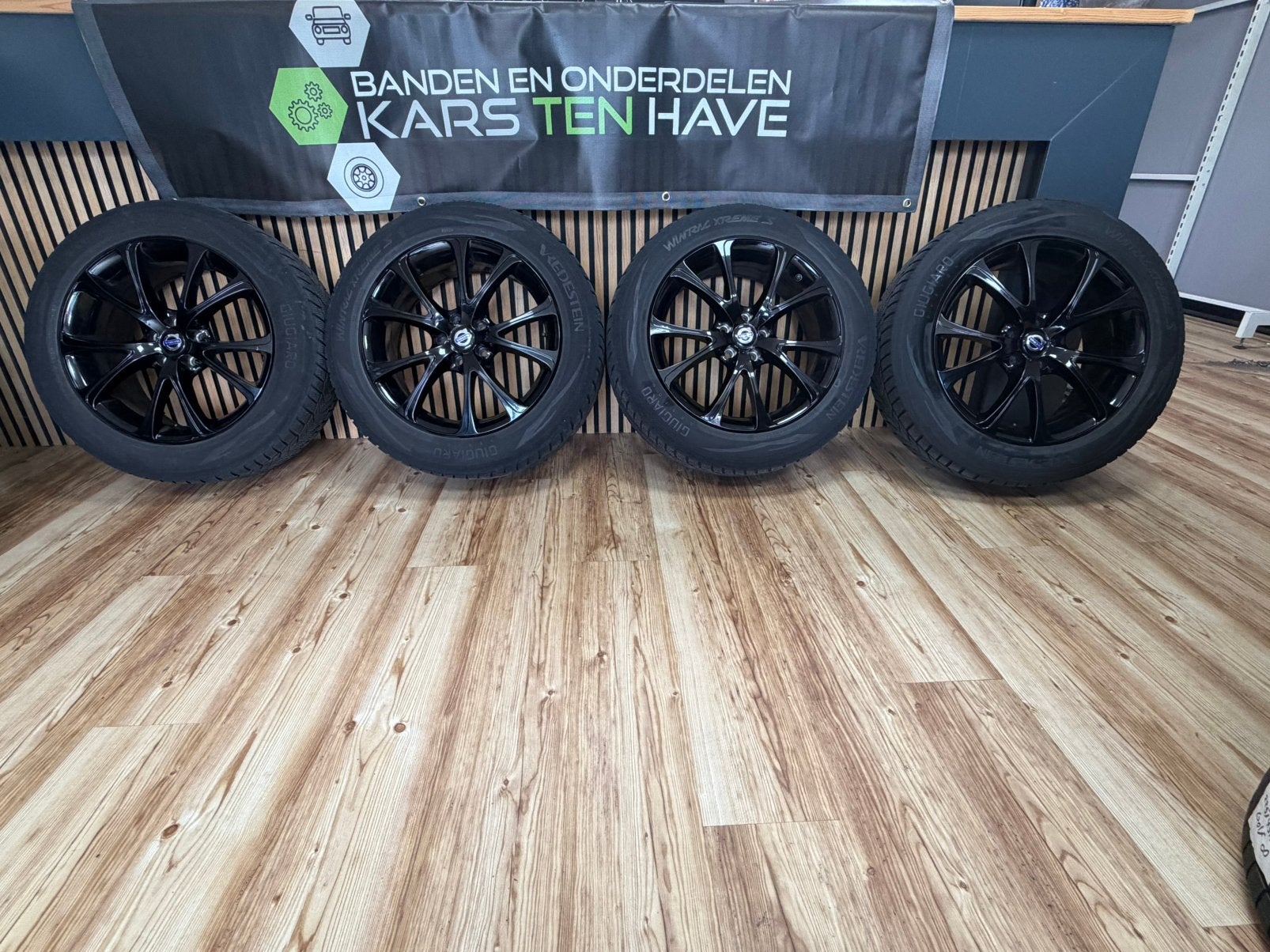 Volvo XC 40 lichtmetaal 18 inch zwart, Auto-onderdelen, Banden en Velgen, 18 inch, Banden en Velgen, 235 mm, Winterbanden