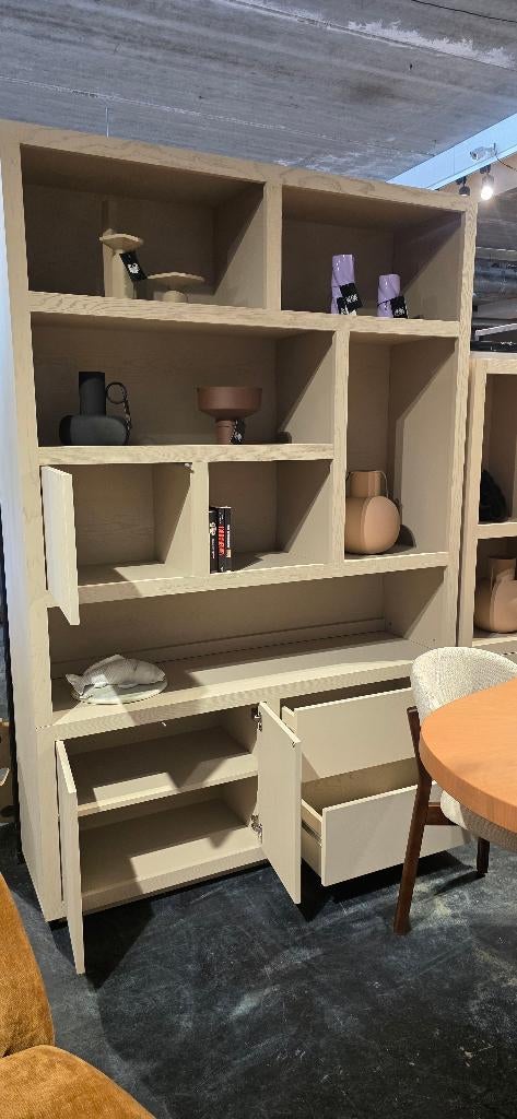 Opbergkast / Vakkenkast – Taupe - 150 cm B SHOWMODEL !, Huis en Inrichting, Kasten | Wandmeubels, Met deur(en), 200 cm of meer
