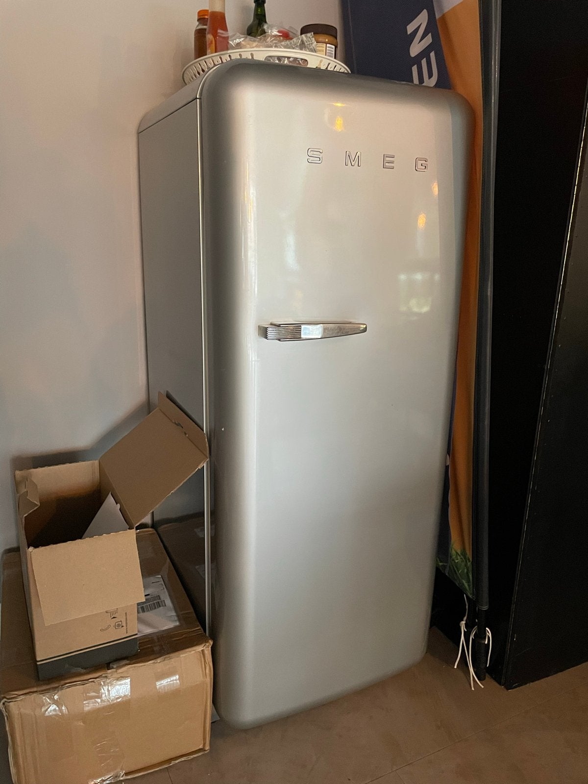 Smeg Koelkast - Zilverkleurig Retro Design, Witgoed en Apparatuur, Ophalen, 150 tot 200 liter, Gebruikt, 60 cm of meer