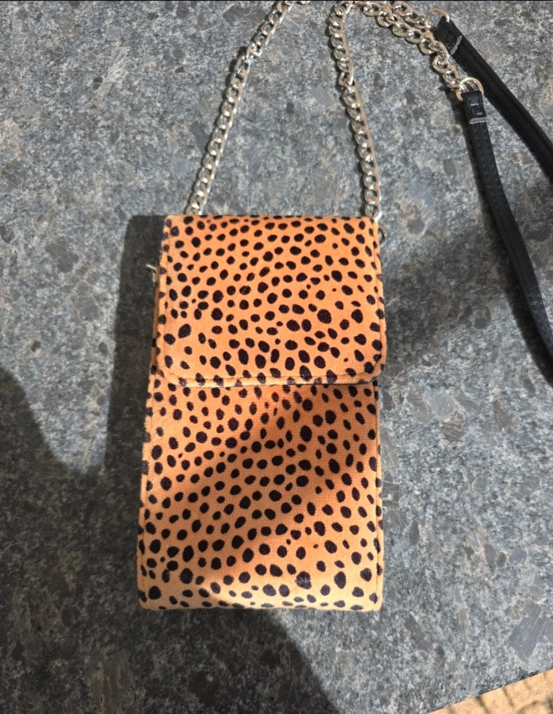 Nieuw Leopard Print Telefoontasje / Schoudertasje, Sieraden, Tassen en Uiterlijk, Tassen | Damestassen, Ophalen of Verzenden
