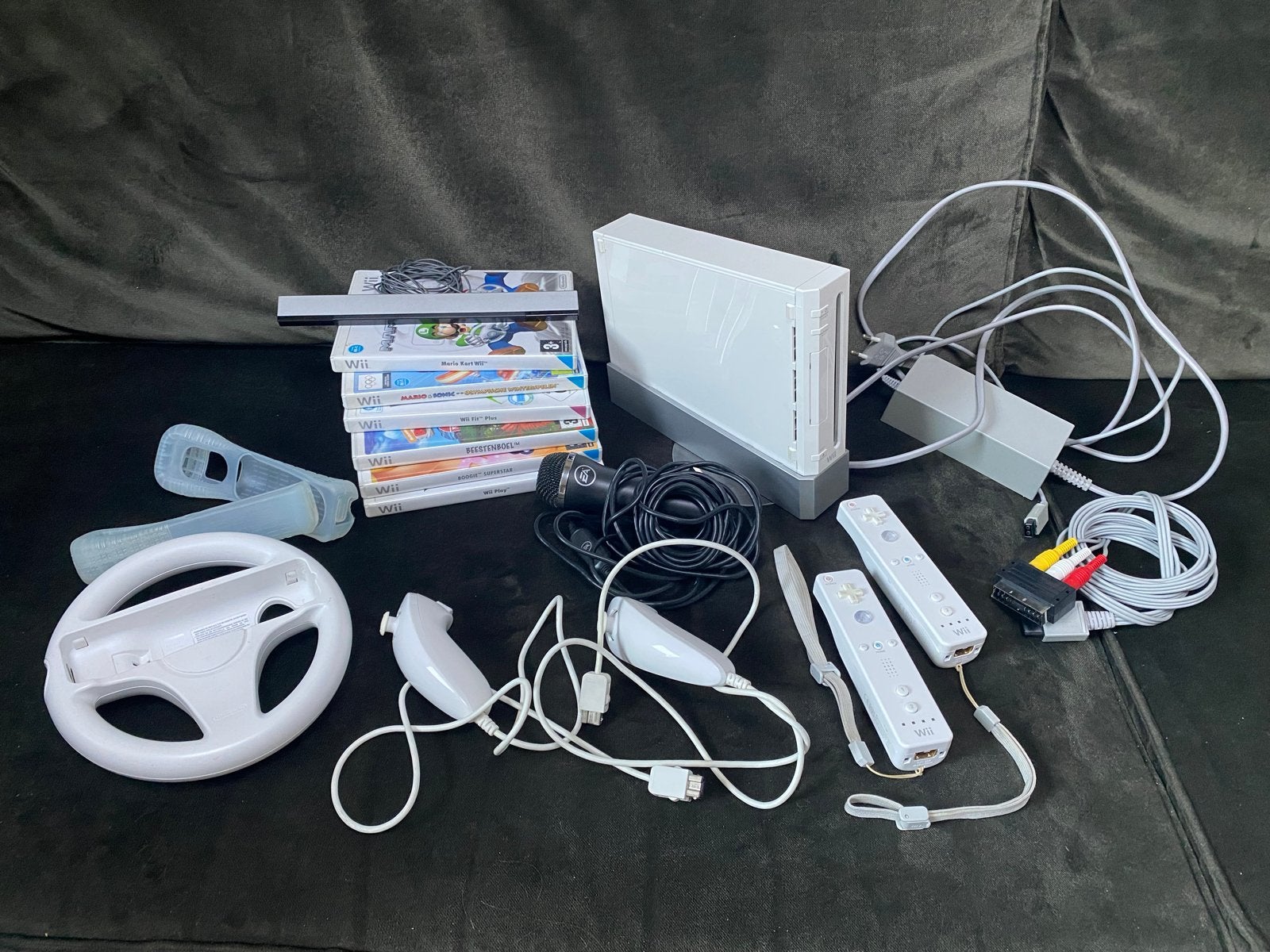 Wii Console Bundel met 6 Games, 2 Controllers en Accessoires, Ophalen of Verzenden, Gebruikt, Met 2 controllers, Met games