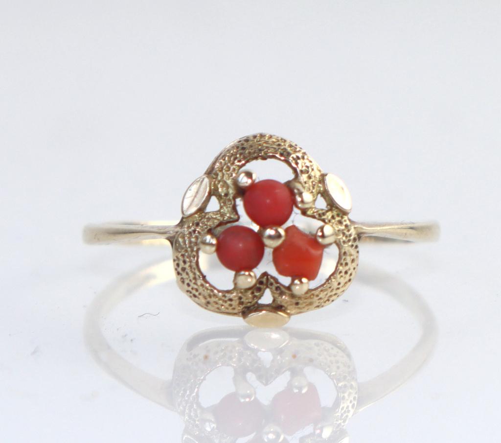 Vintage gouden ring met bloedkoraal, Ophalen of Verzenden, Goud, Ring