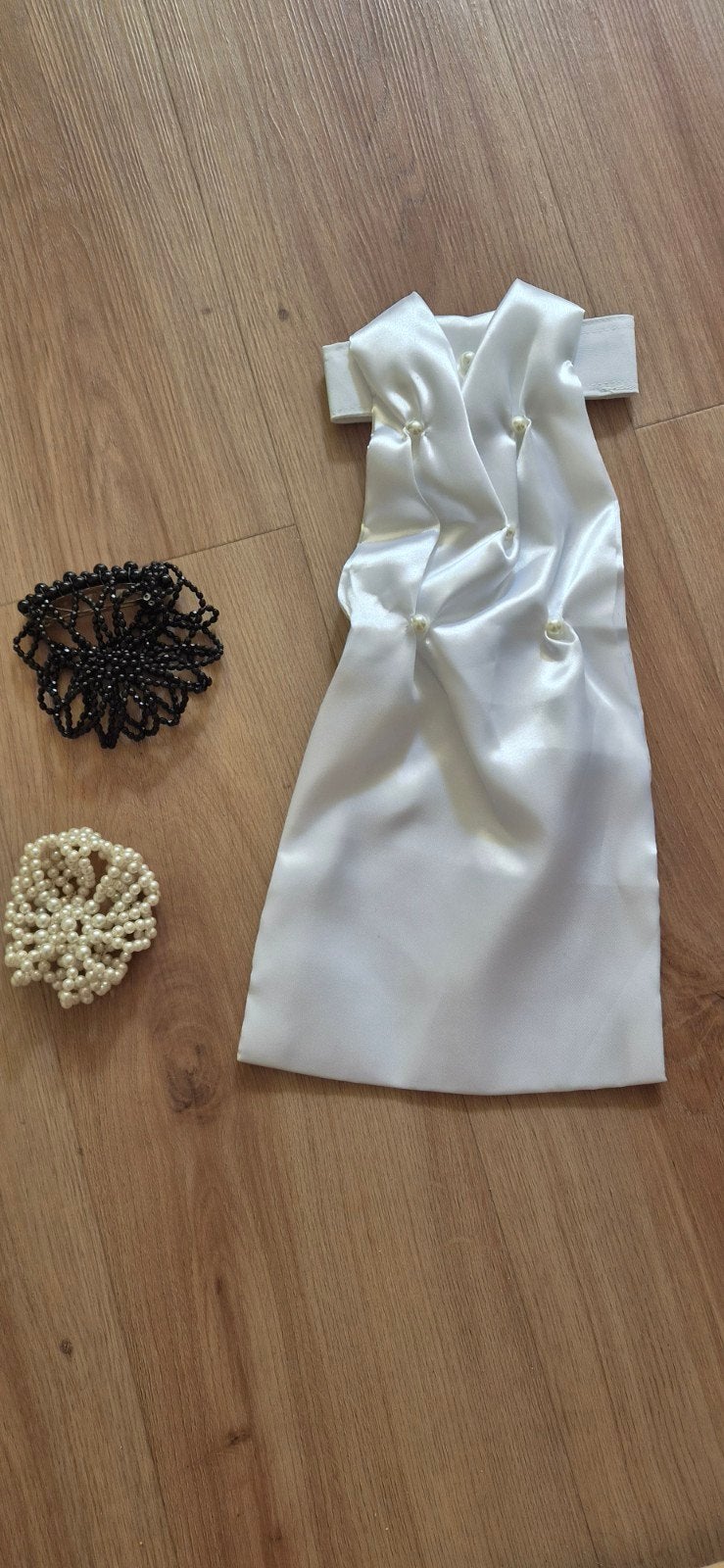 Witte plastron met parelmoer en zwarte haaraccessoires, Wit, Ophalen of Verzenden, Accessoires, Onbekend
