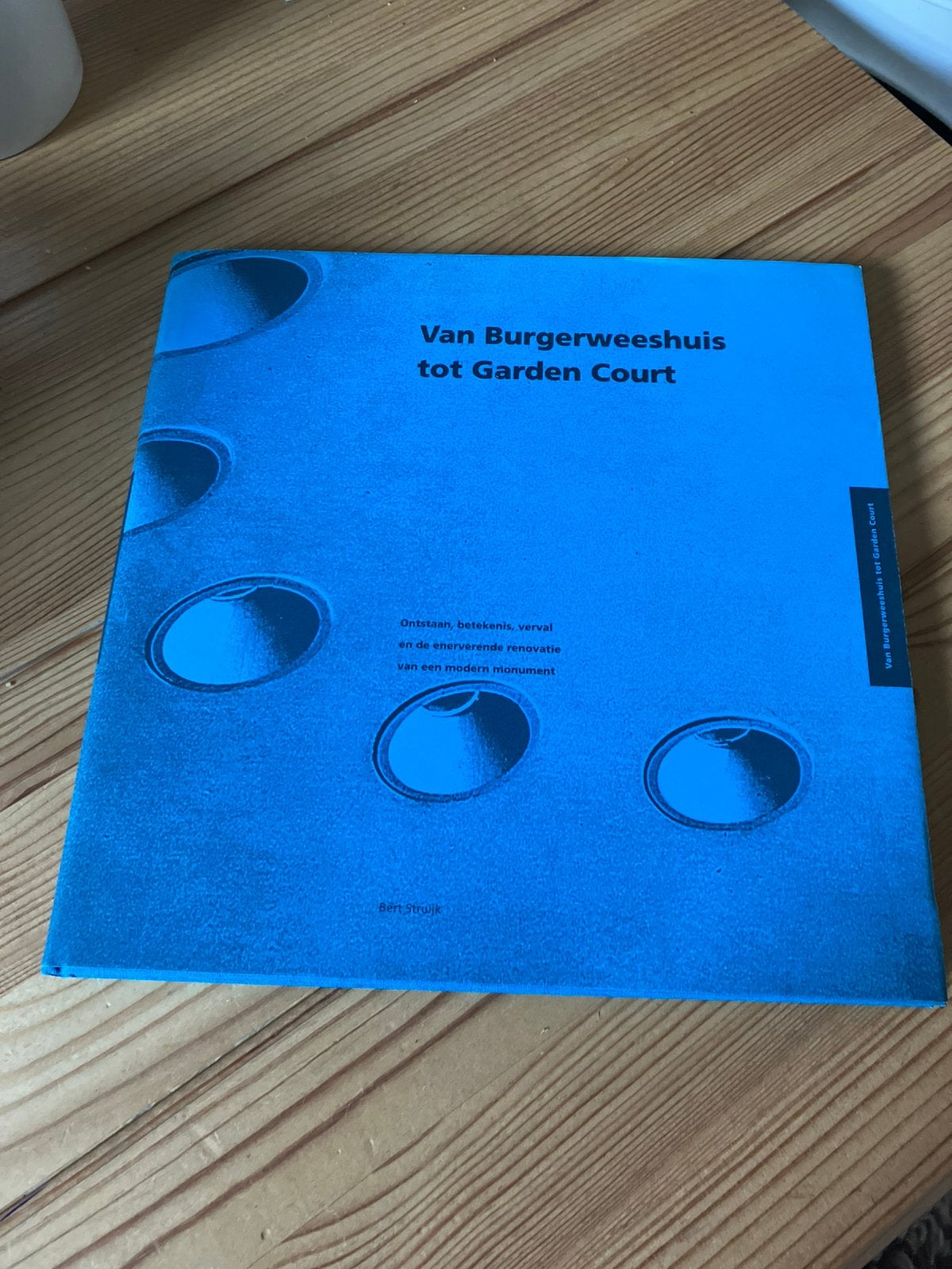 Boek Van Burgerweeshuis tot Garden Court - Amsterdam, Ophalen of Verzenden, Overige onderwerpen