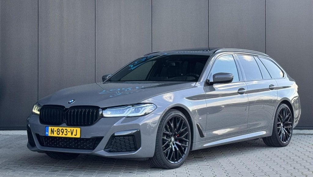 BMW 520i Touring High Executive M Sport 2022 Grijs, Auto's, BMW, 1998 cc, 2000 kg, Stationwagon, Particulier