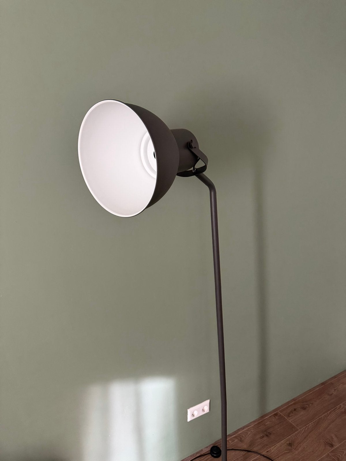 Moderne staande lamp - donkergrijs/zwart, Huis en Inrichting, Lampen | Vloerlampen, Ophalen, E27 (groot), Zo goed als nieuw, Metaal