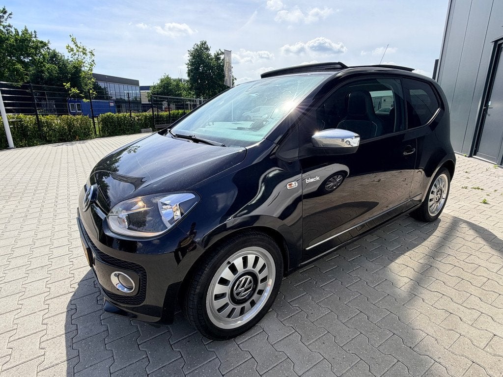 Volkswagen Up! 1.0 Black up! BlueMotion PANO|LEDER|AIRCO, Auto's, Euro 5, Gebruikt, 4 stoelen, Zwart