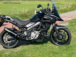 Suzuki V-Strom 650 - Allroad motor met topkoffer, Motoren, Motoren | Suzuki, 2 cilinders, Motorrijbewijs A, Particulier, Meer dan 35 kW