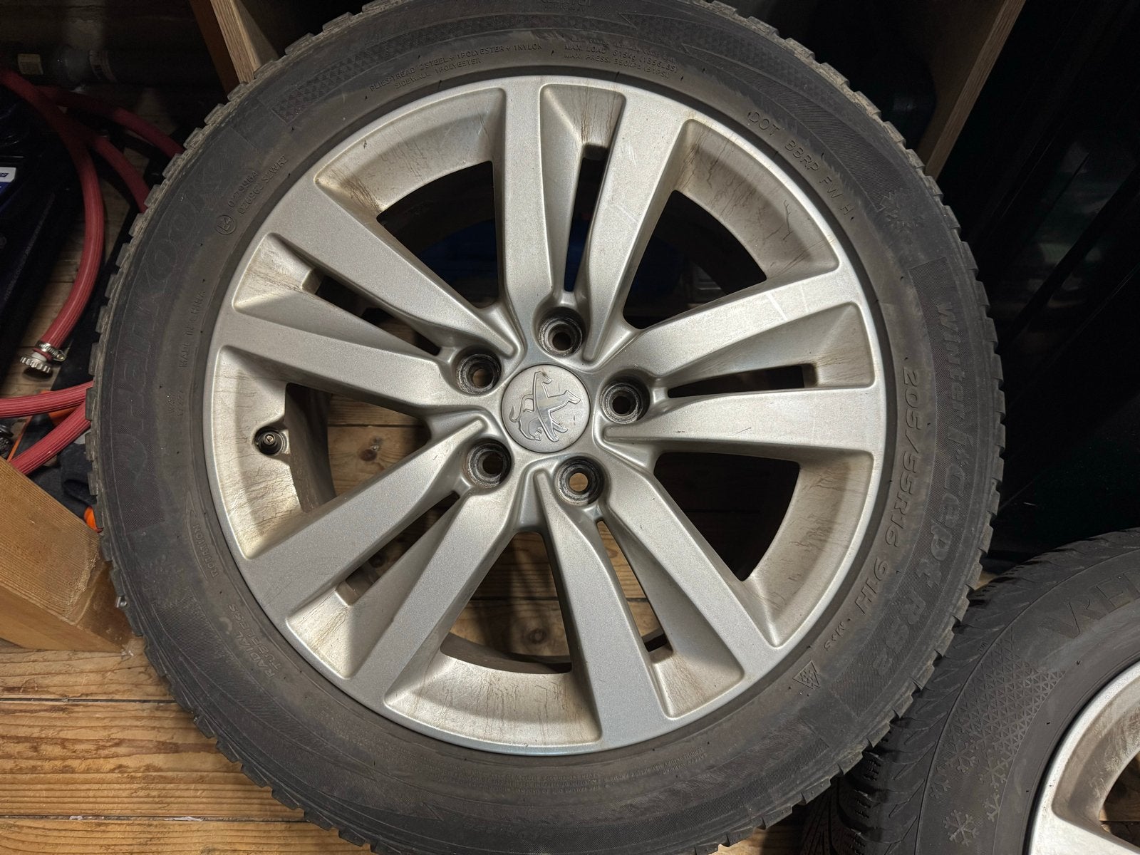 Set van 4 Peugeot velgen met winterbanden 205/55R16, Ophalen, Gebruikt, 16 inch, Banden en Velgen