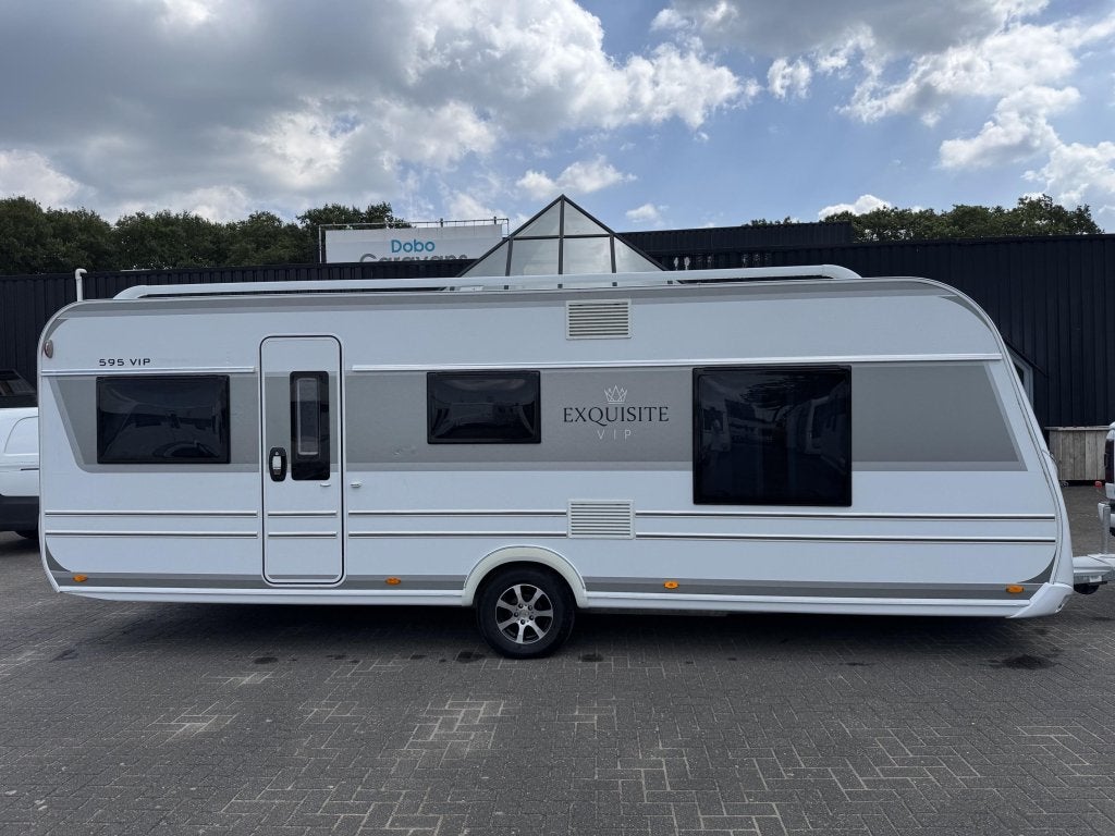 LMC Exquisite 595 VIP 2021 | Voortent | Queensbed, Caravans en Kamperen, Caravans, Rondzit, Schokbreker, Bedrijf, 5 tot 6 meter
