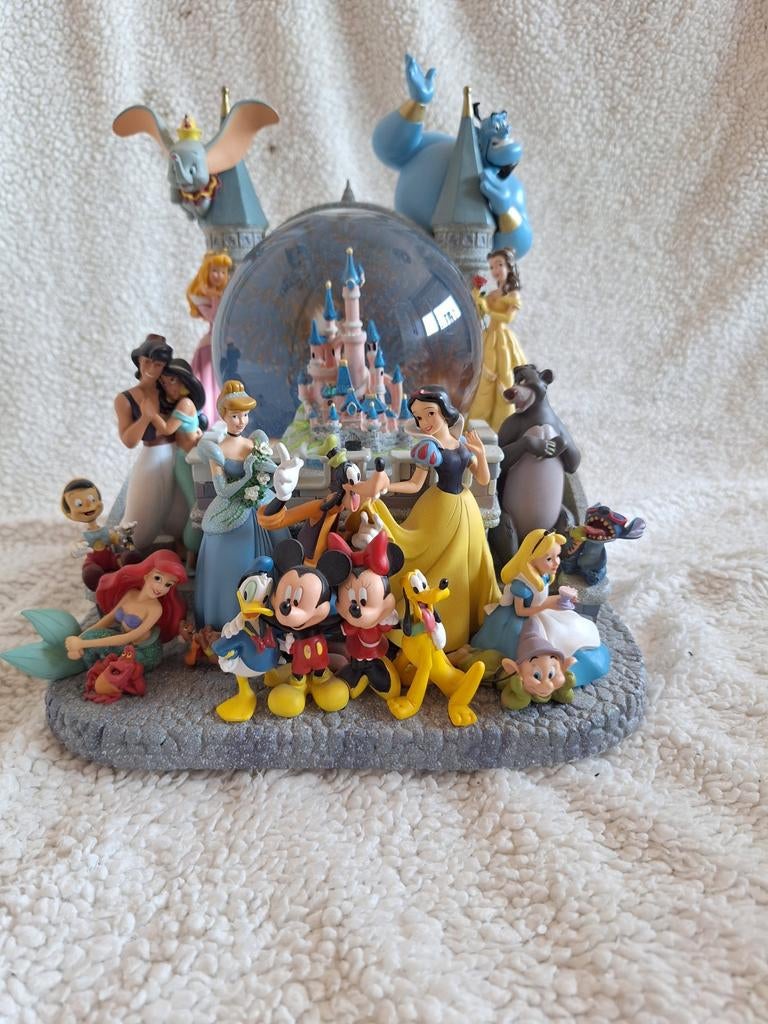 Zeldzame Disney Sneeuwbol met Veel Figuren, Ophalen