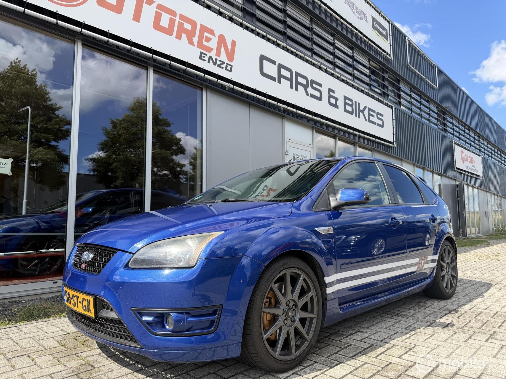 Ford Focus 2.5-20V ST MK2 goed onderhouden 300+pk top staat, Auto's, Gebruikt, Blauw, 1337 kg, Handgeschakeld