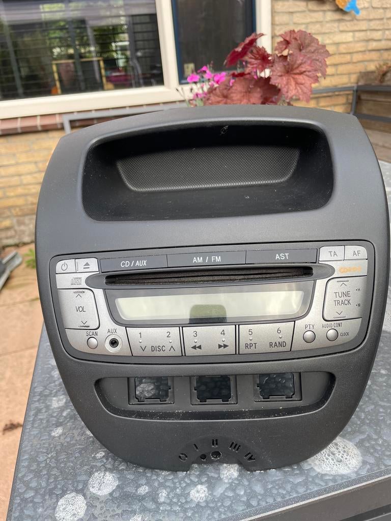 Toyota Aygo/Citroën C1/Peugeot 107 radio met CD/AUX, Ophalen, Gebruikt