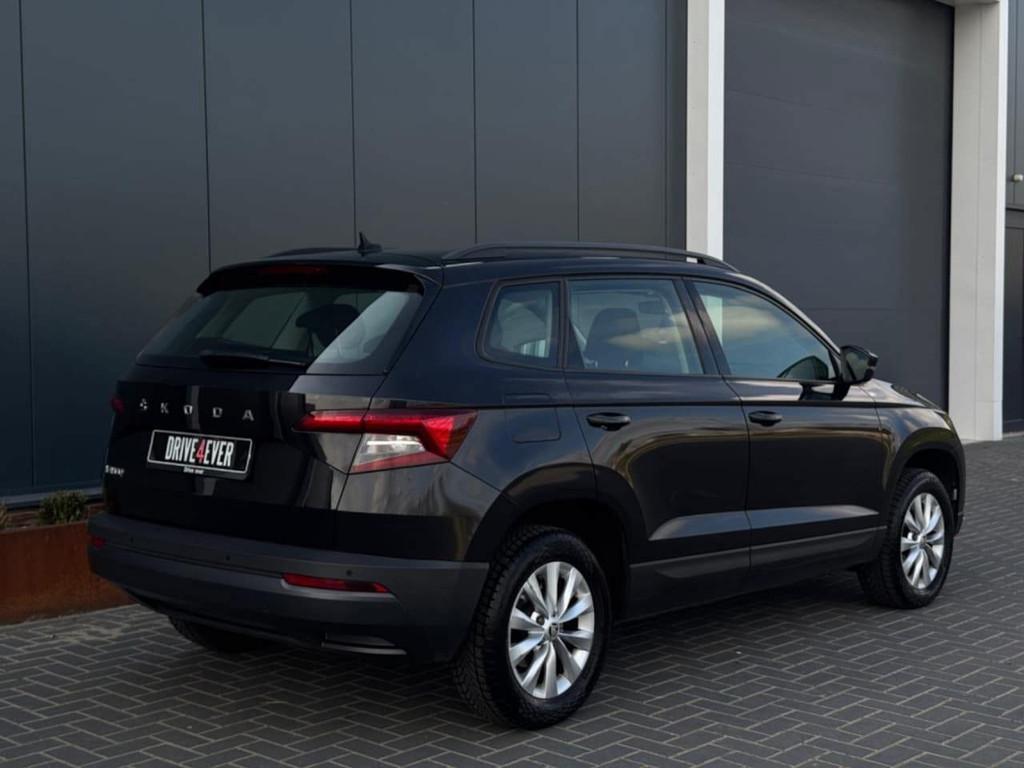 Skoda Karoq 1.5 TSI ACT Style | Automaat | Carplay | Camera, Auto's, Zwart, 4 cilinders, Zwart, Bedrijf