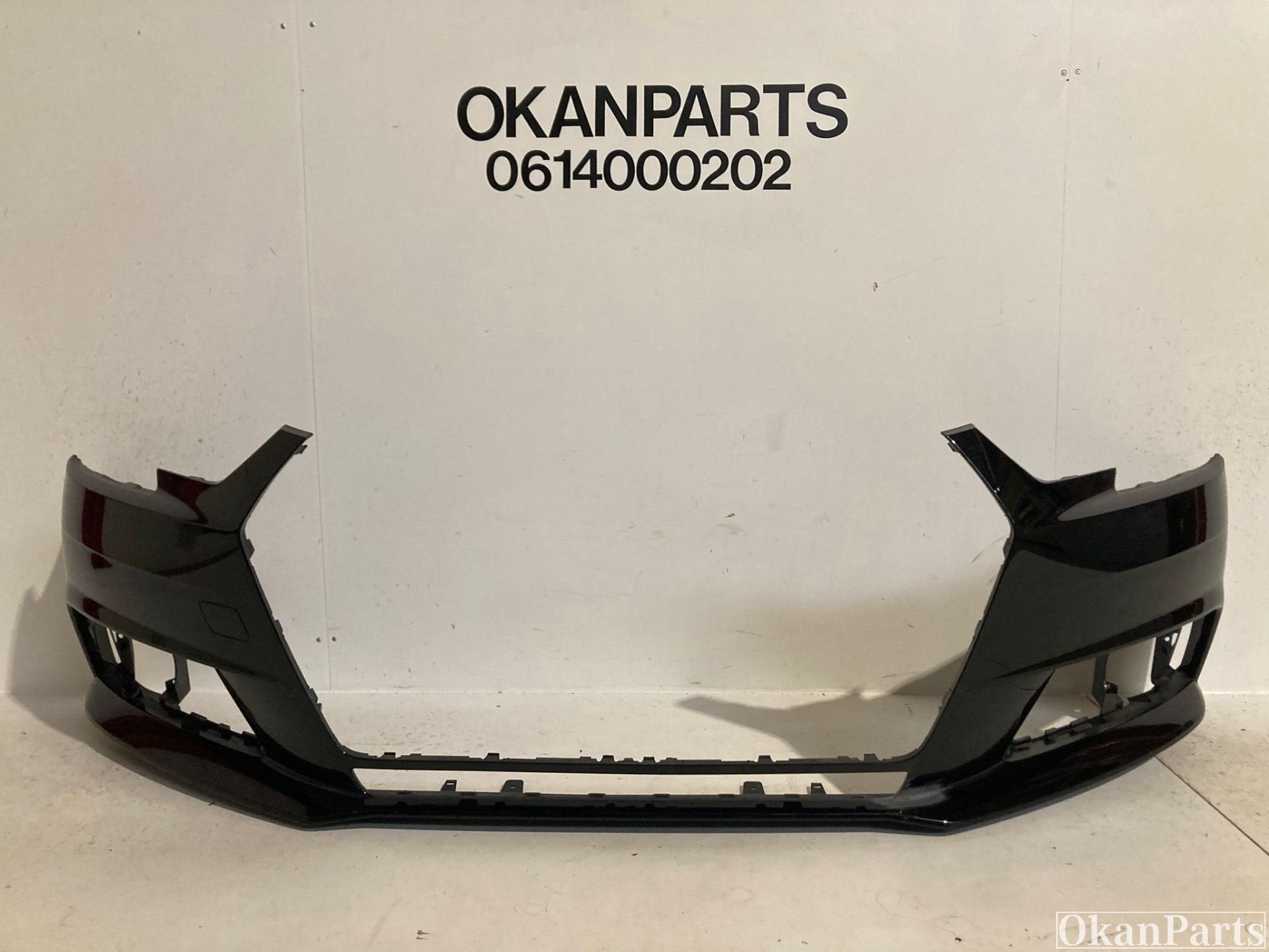 Audi A4 8W B9 voorbumper 8W0807437, Ophalen of Verzenden, Gebruikt, Voor, Bumper