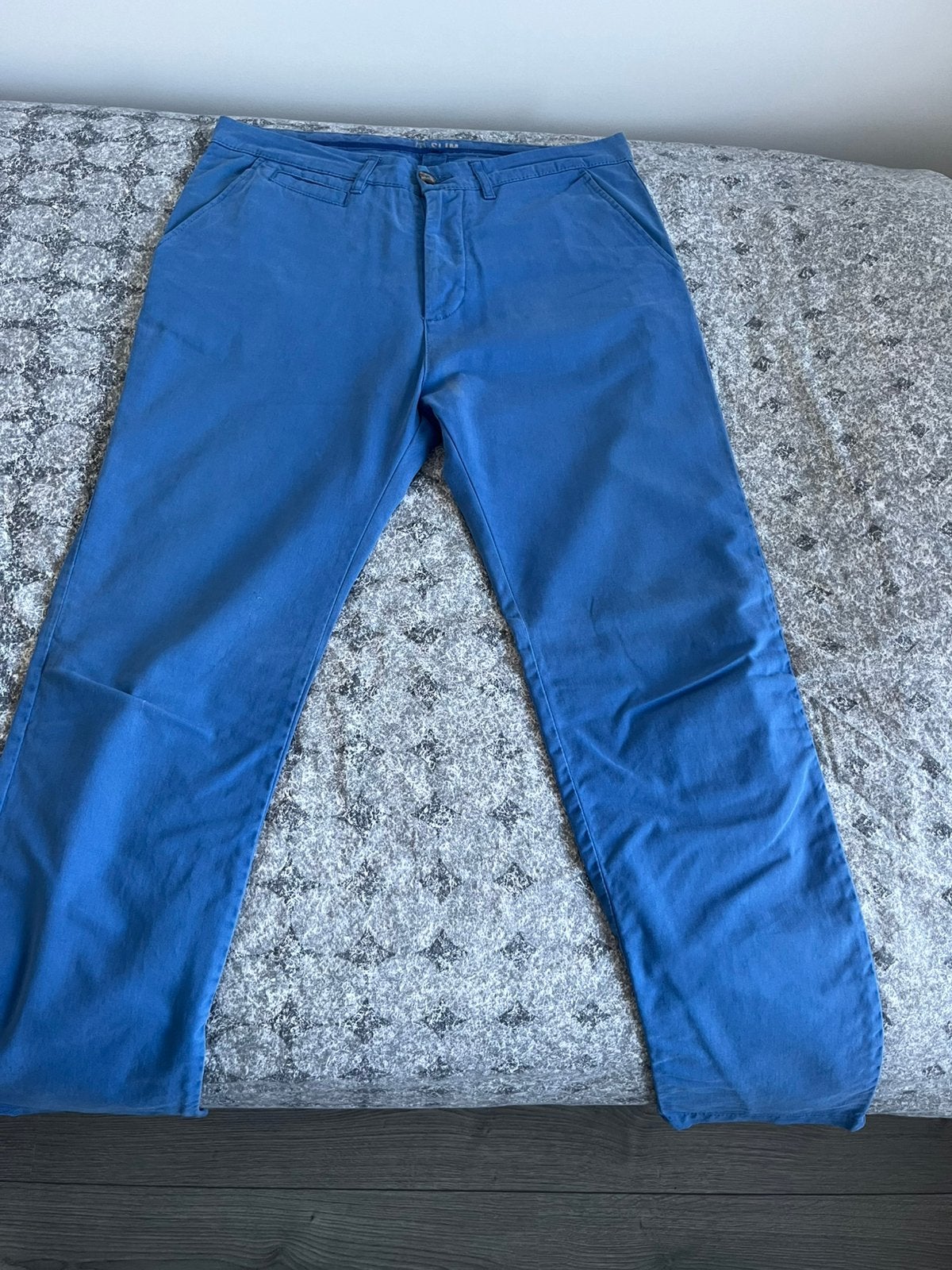 Lichtblauwe chino in maat 31/34., Ophalen of Verzenden, Zo goed als nieuw, Maat 52/54 (L), Blauw