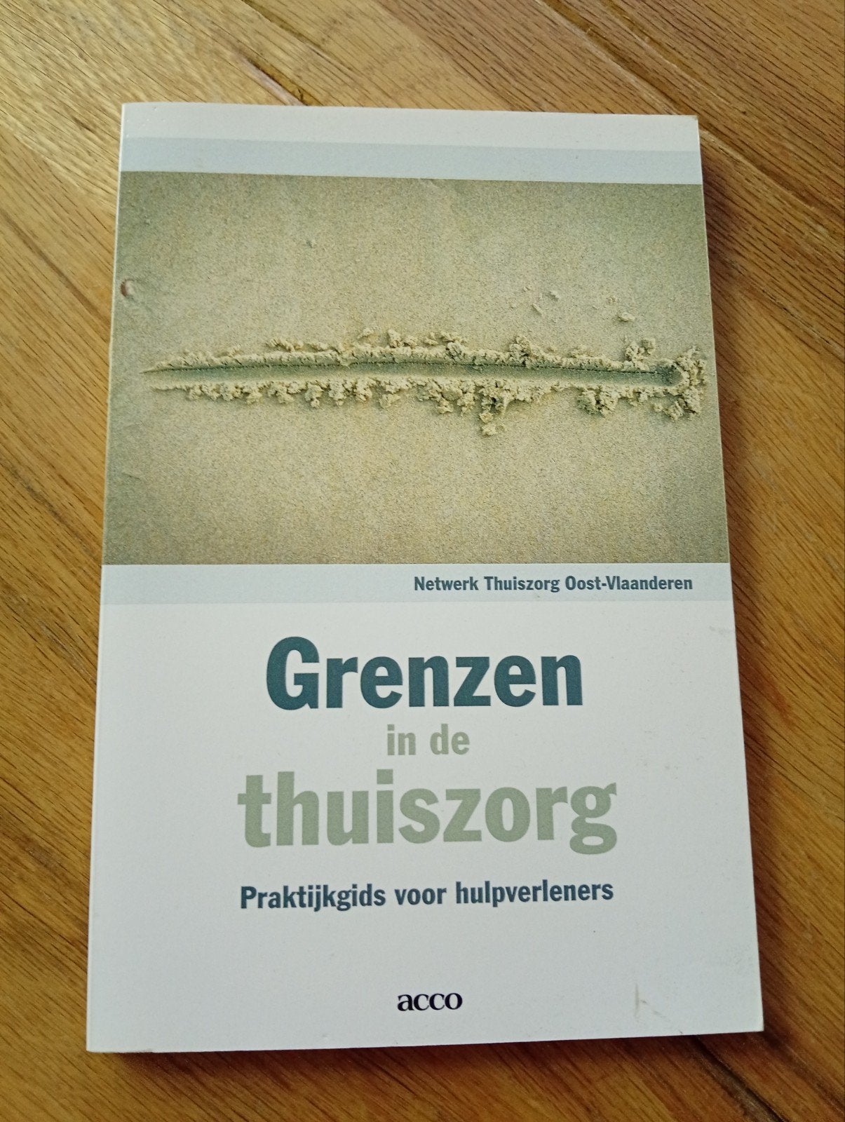 Grenzen in de thuiszorg: Praktijkgids voor hulpverleners, Boeken, Netwerk Thuiszorg Oost-Vlaanderen, Ophalen of Verzenden, Zo goed als nieuw