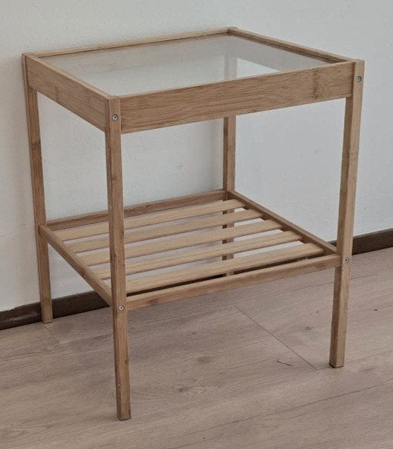 Set van 4 houten bijzettafels met glazen blad