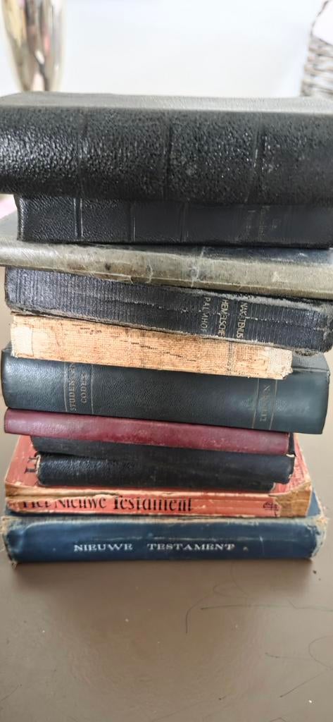 Oude Bijbeltjes - 35 stuks, divers, Ophalen of Verzenden, Gelezen, Christendom | Katholiek