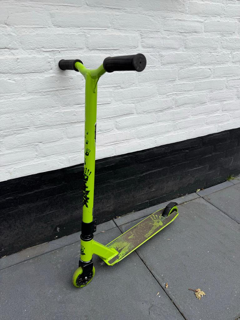 Slamm Stuntstep - Neon Groen - zgan., Fietsen en Brommers, Steps, Ophalen, Zo goed als nieuw, Gewone step