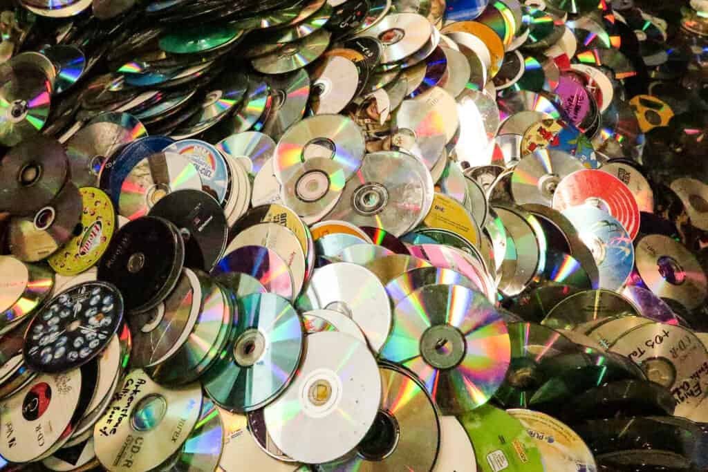 Gezocht oude kapotte bekraste dvd en cd, Ophalen, Gebruikt